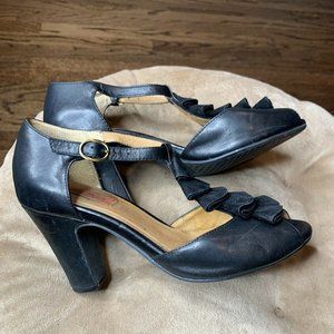 MIZ MOOZ Sailor Sz 6.5 Ruffles T-Strap Black